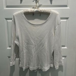 white quarter length sleeve top